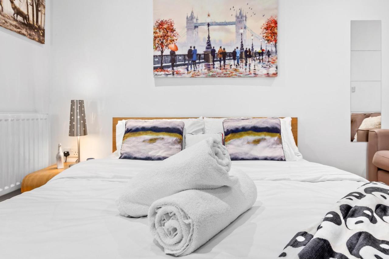 3-Bedroom Flat In London Sleeps 14 Hy1 Екстериор снимка