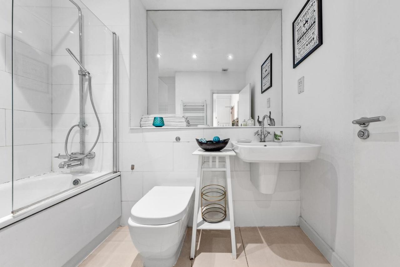 3-Bedroom Flat In London Sleeps 14 Hy1 Екстериор снимка