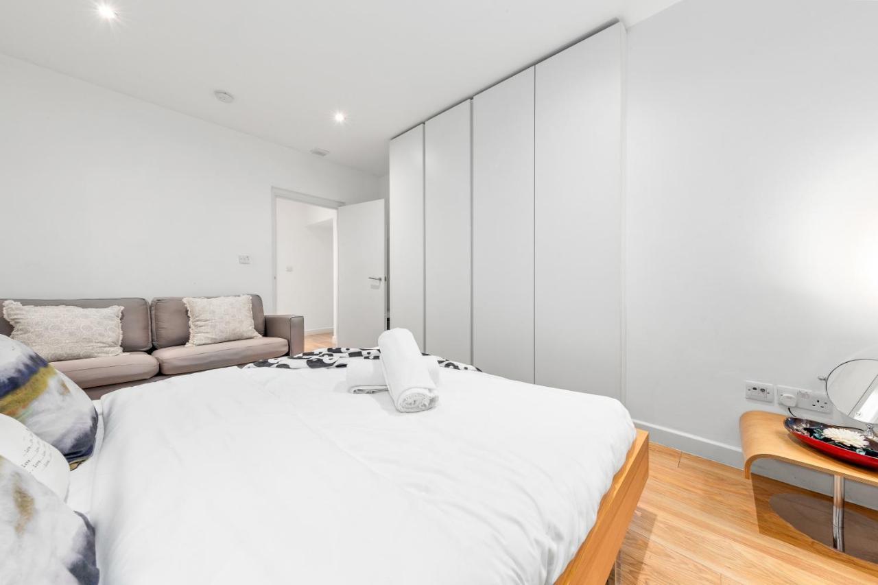 3-Bedroom Flat In London Sleeps 14 Hy1 Екстериор снимка