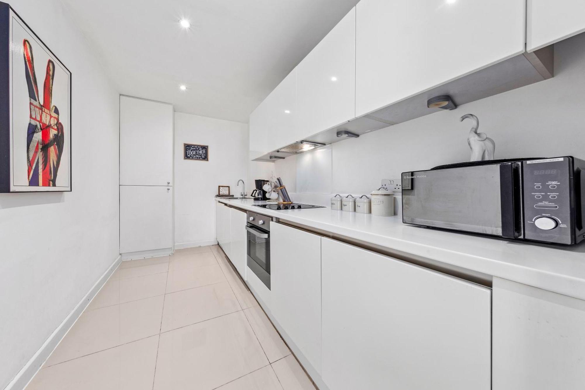 3-Bedroom Flat In London Sleeps 14 Hy1 Екстериор снимка