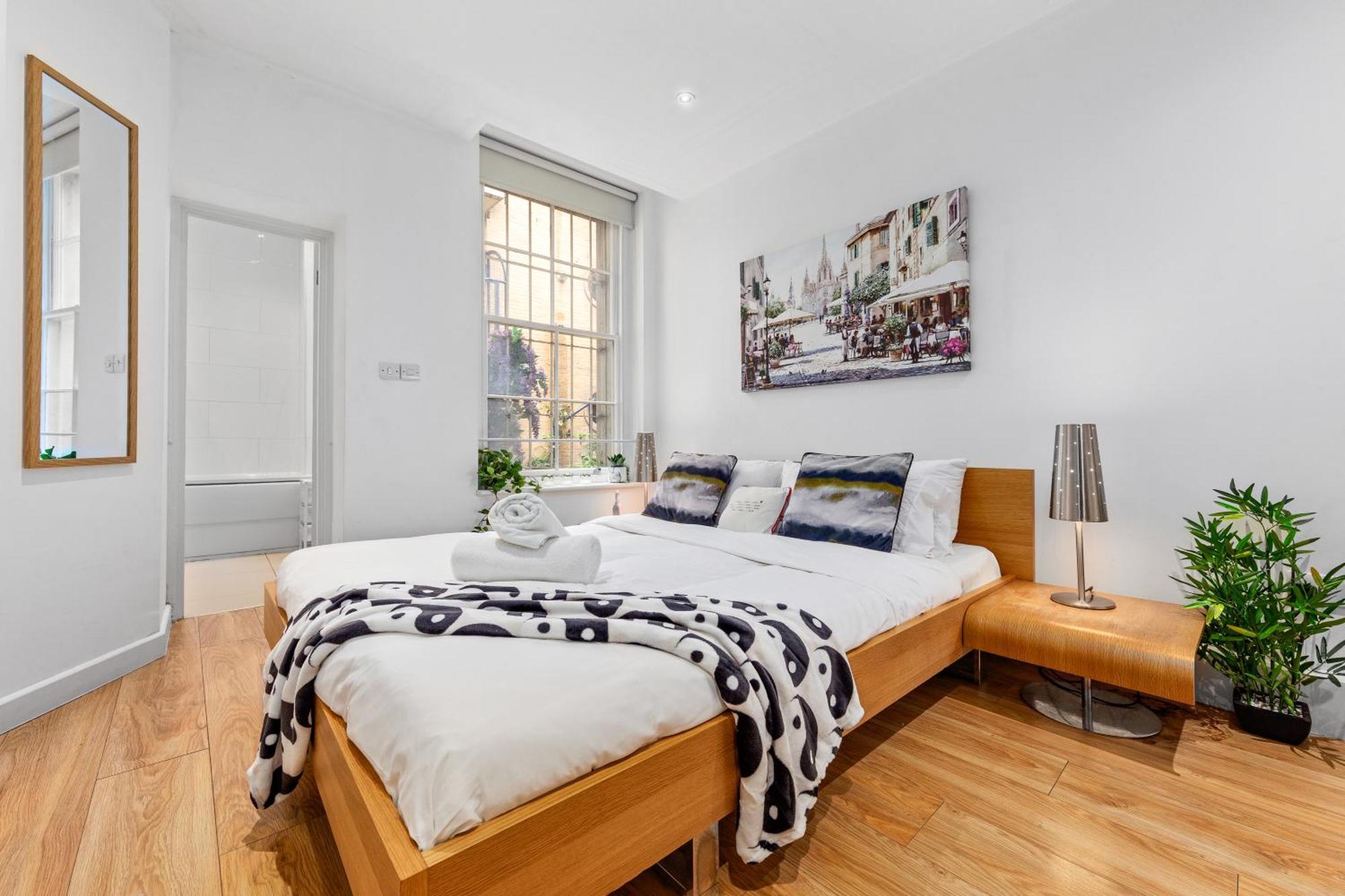 3-Bedroom Flat In London Sleeps 14 Hy1 Екстериор снимка